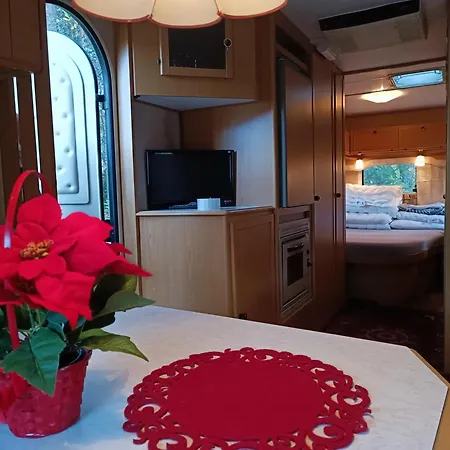 Campingplads Santa's Winter Caravan-kabe Royal Rovaniemi