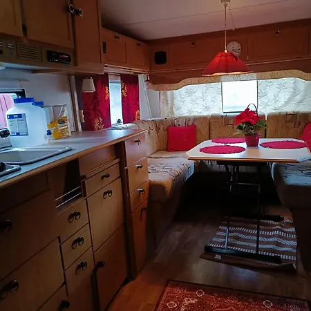 Santa's Winter Caravan-kabe Royal Campingplatz Rovaniemi