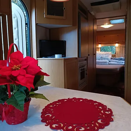 Santa's Winter Caravan-kabe Royal Rovaniemi